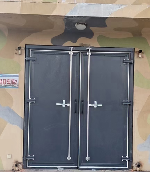 贺兰工业平开门