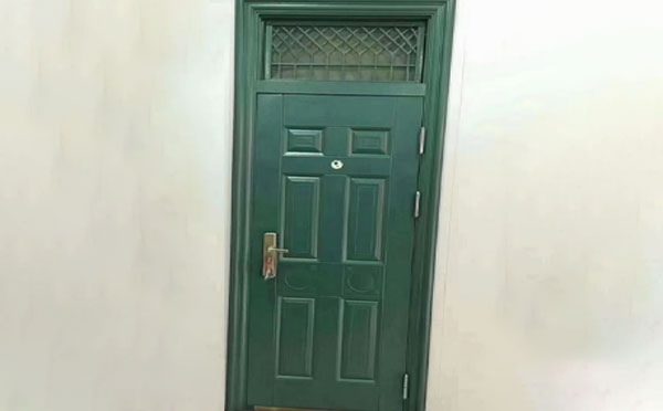 贺兰学校教室门