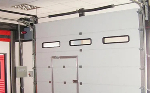 贺兰工业提升门的安装方法