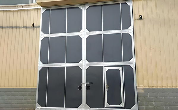 厂房贺兰工业门选择与维护全解析：提升效率与安全的关键要素