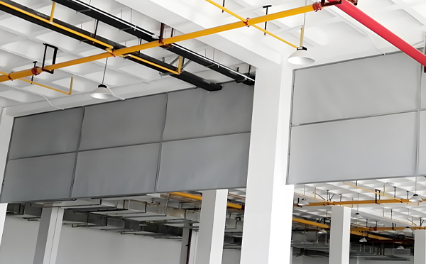 商场防烟分区常闭节点：贺兰挡烟垂壁高度与控制器接线图解