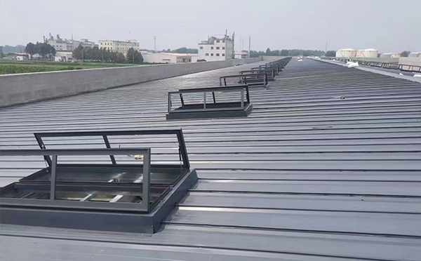 某中学室内体育馆贺兰排烟窗改造项目