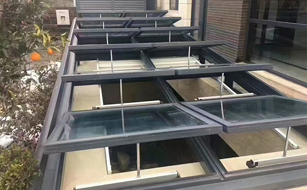 某轨道交通车辆维修车间贺兰排烟窗应用