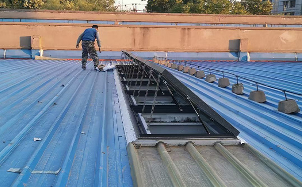 某区域性物流仓储中心贺兰排烟窗系统安装项目